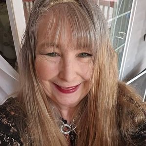 Meet your Posher, Laurie